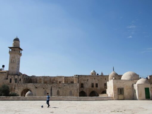 في الطريق إلى المسجد